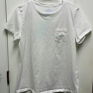 Vineyard Vines white tshirt size large but definitely fits more like a small/med